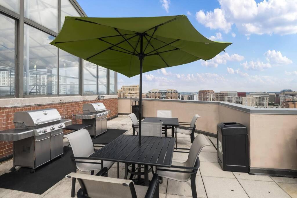 Incredible Apartment With Rooftop In Pentagon City Arlington Exterior photo